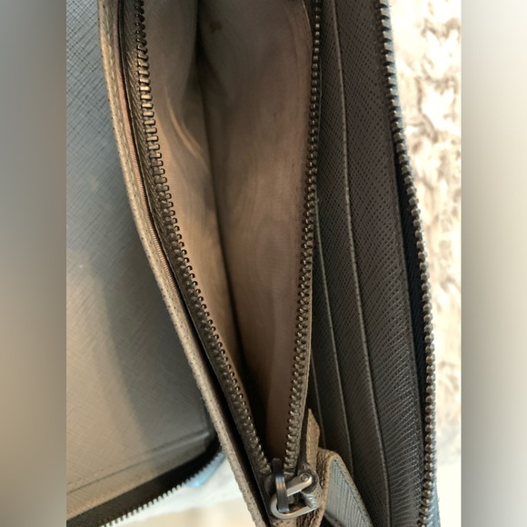 PRADA Logo Saffiano - Picture 7 of 12